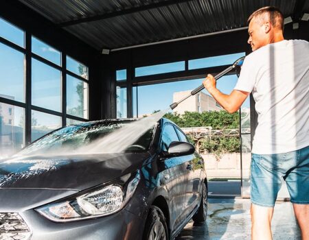 Čiščenje vozila v samopostrežni avtopralnici