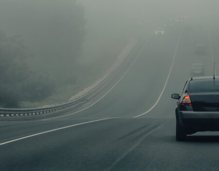 Varna vožnja v megli